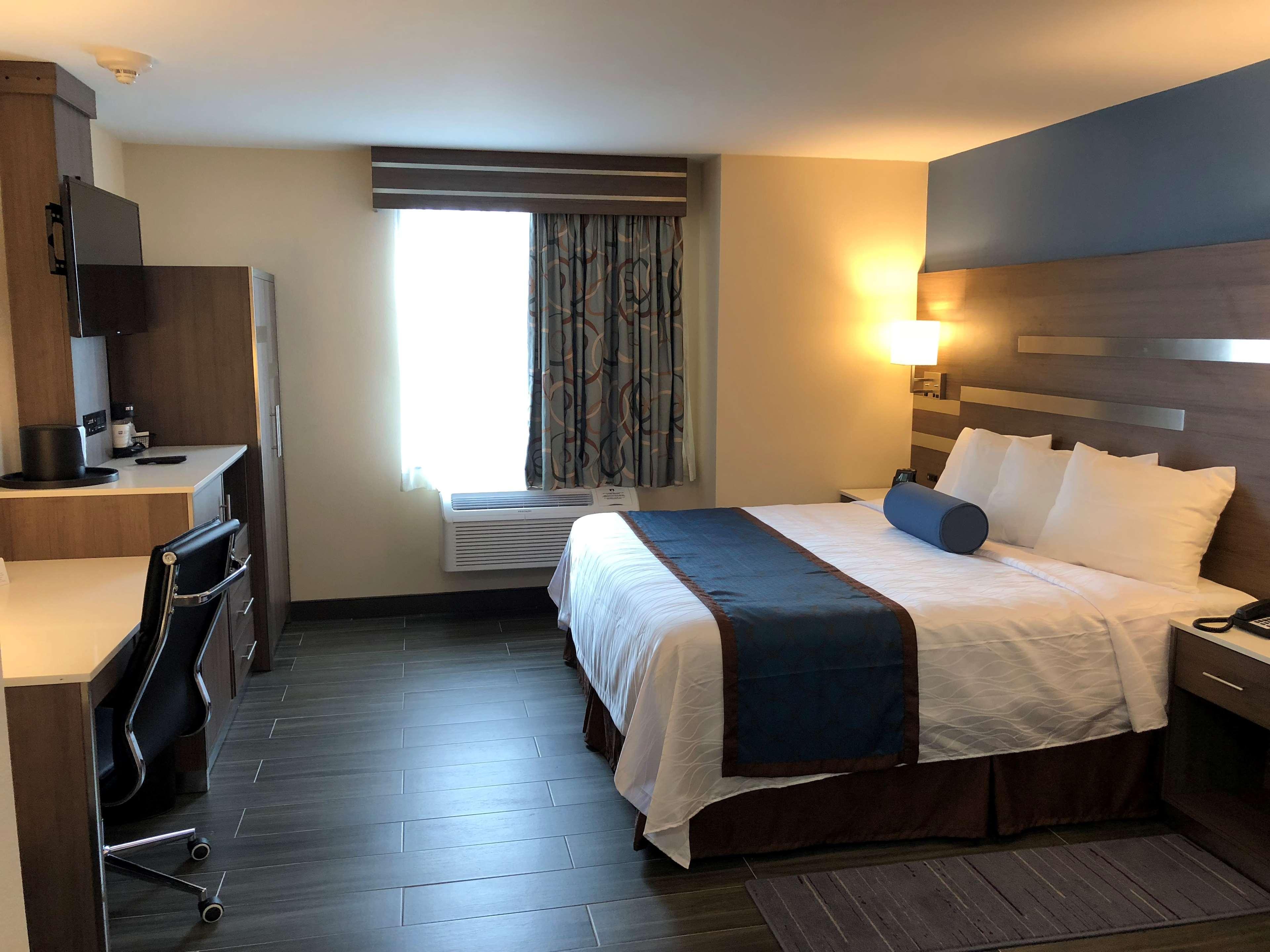 Best Western Plus Stadium Inn Ню Йорк Екстериор снимка