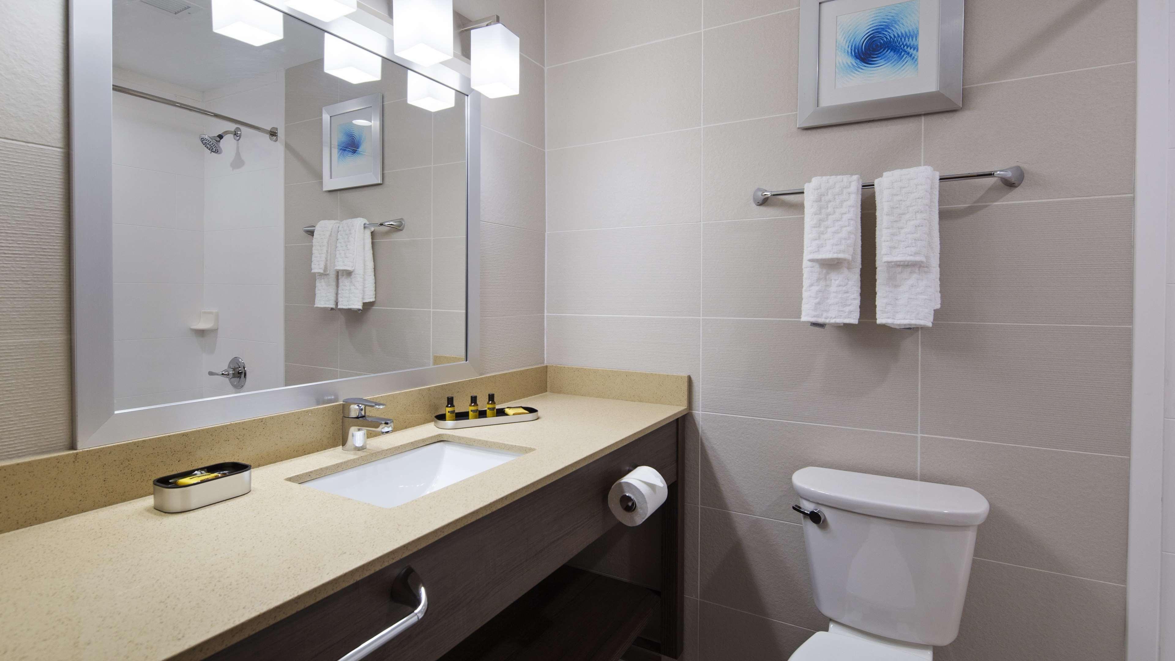 Best Western Plus Stadium Inn Ню Йорк Екстериор снимка