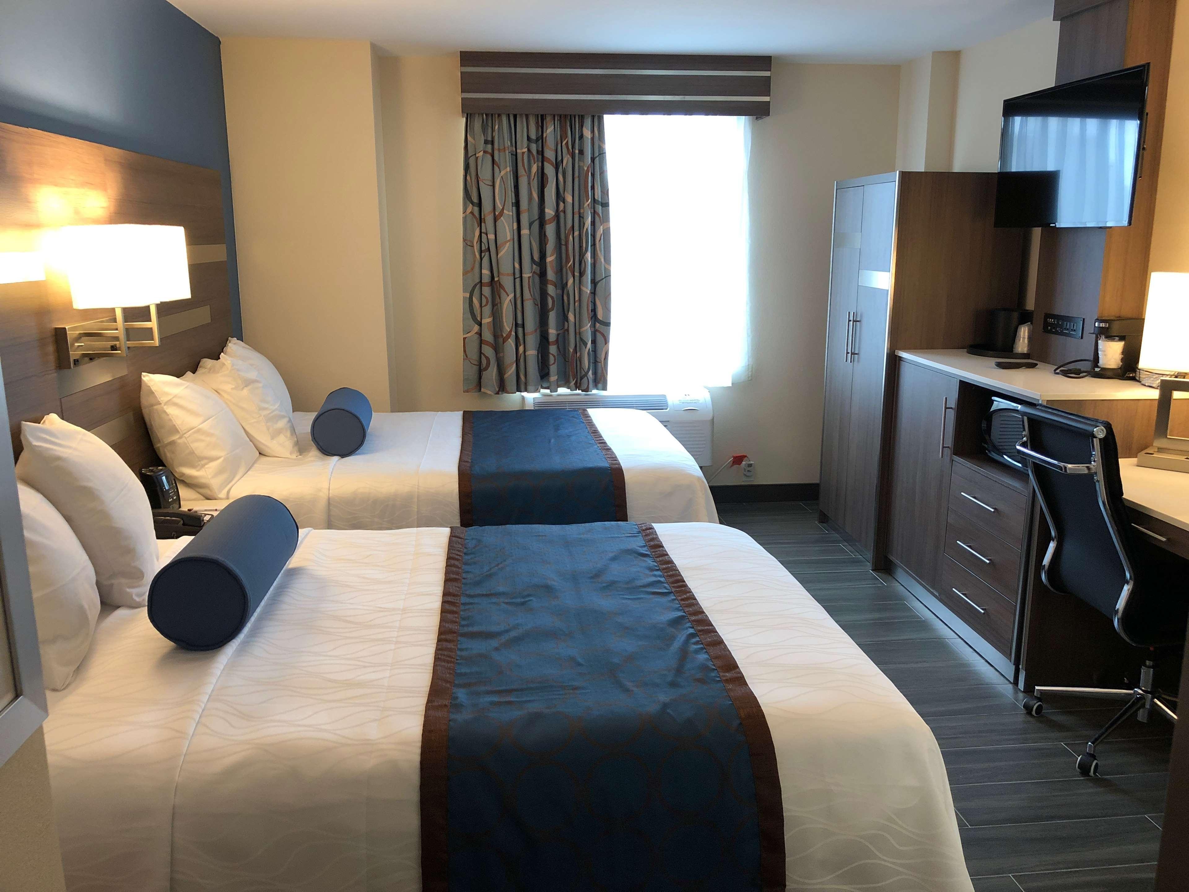 Best Western Plus Stadium Inn Ню Йорк Екстериор снимка