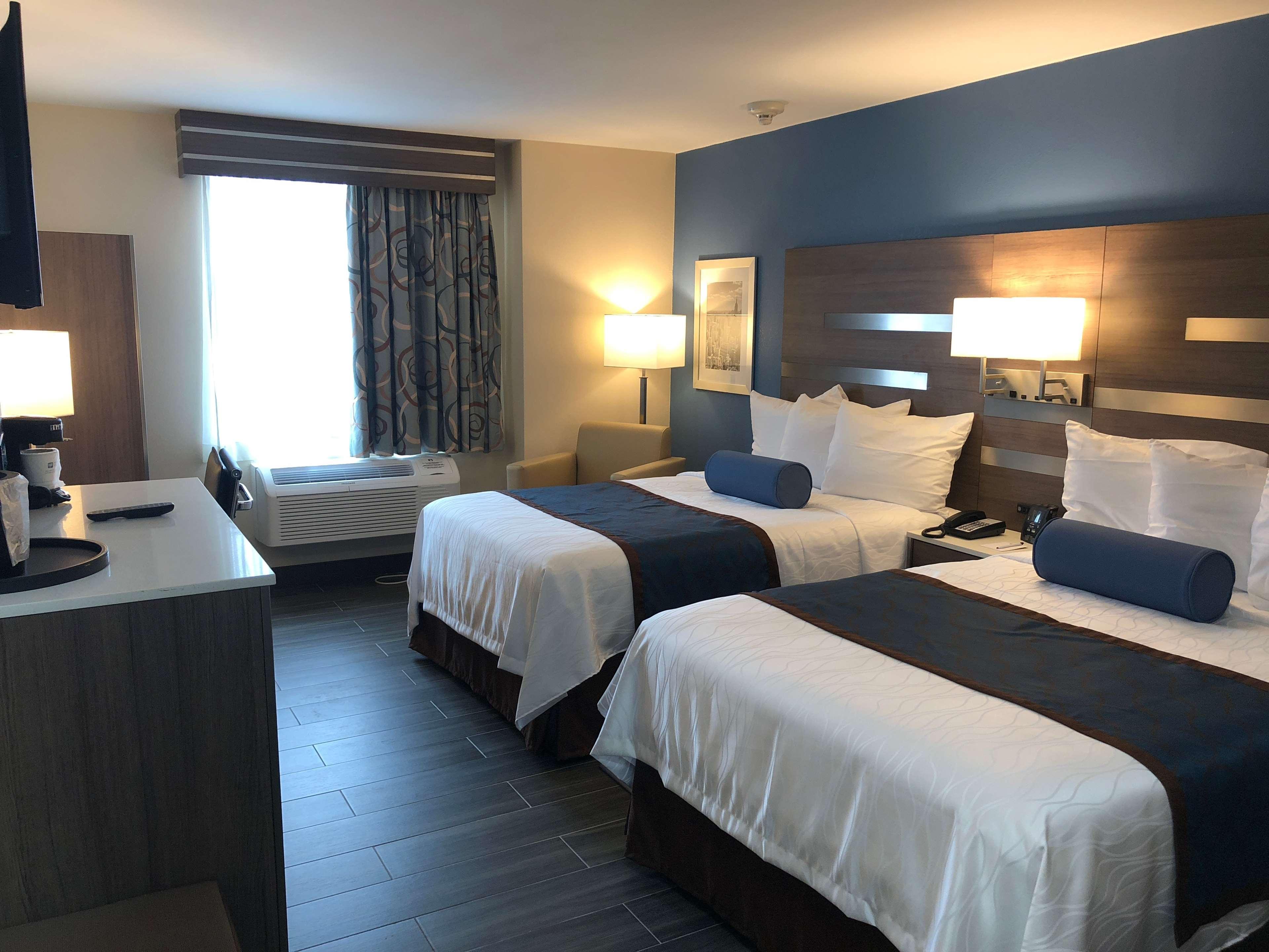 Best Western Plus Stadium Inn Ню Йорк Екстериор снимка