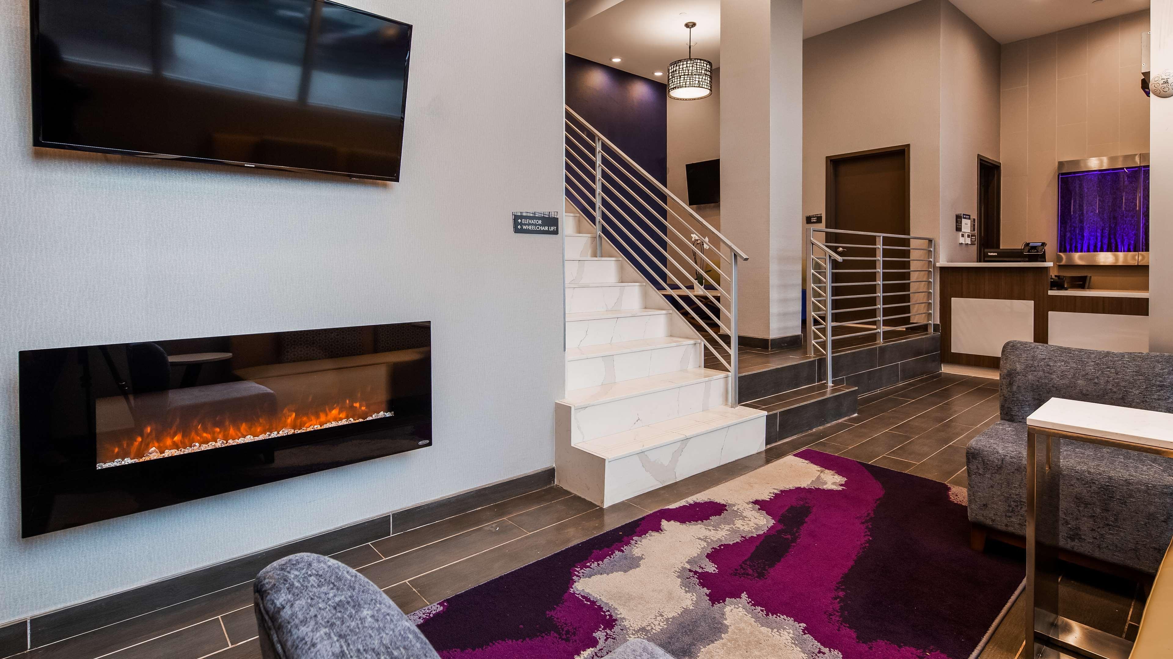 Best Western Plus Stadium Inn Ню Йорк Екстериор снимка