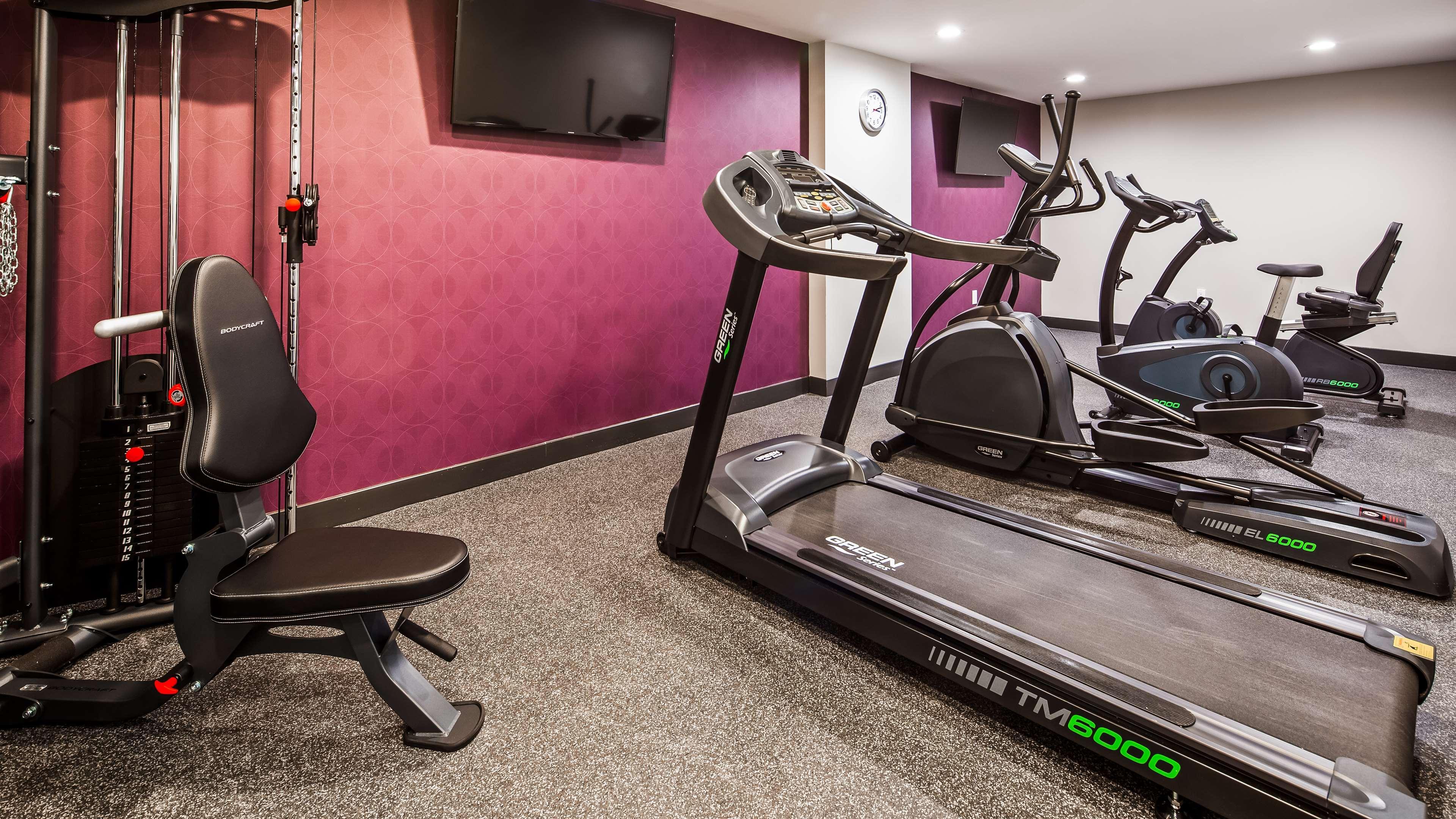 Best Western Plus Stadium Inn Ню Йорк Екстериор снимка