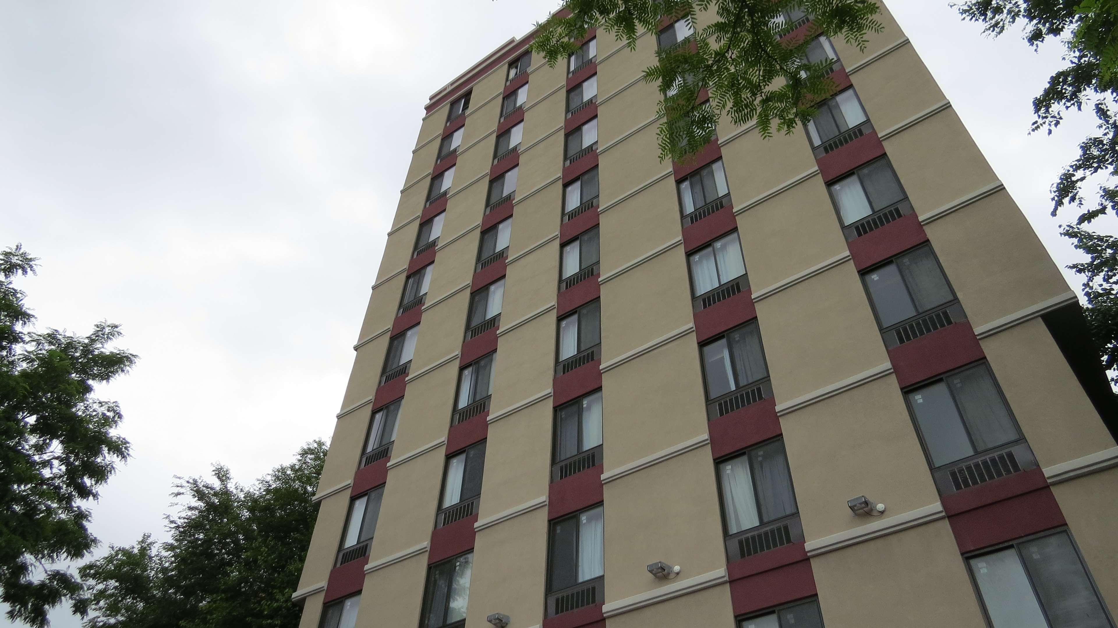 Best Western Plus Stadium Inn Ню Йорк Екстериор снимка