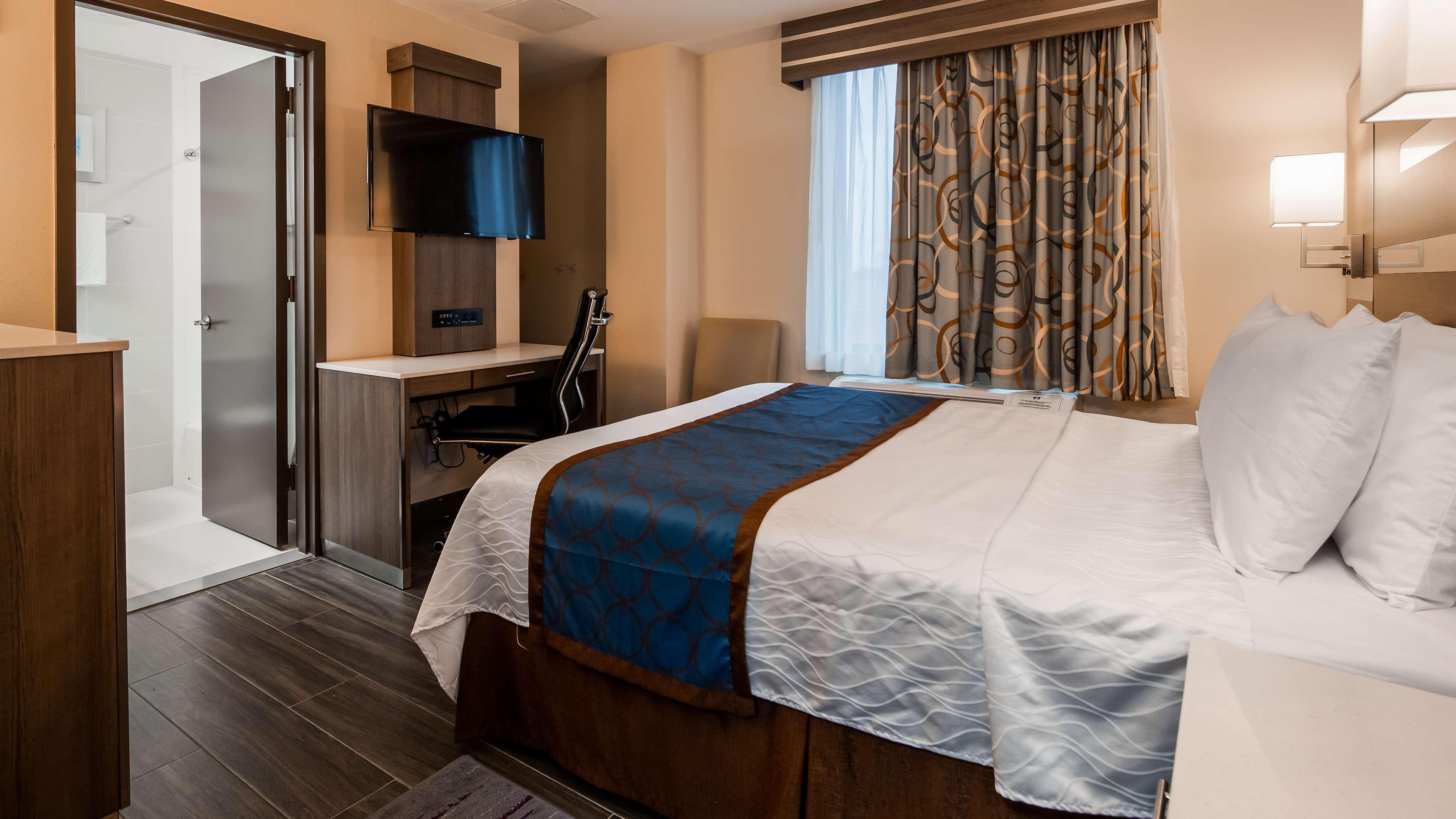 Best Western Plus Stadium Inn Ню Йорк Екстериор снимка