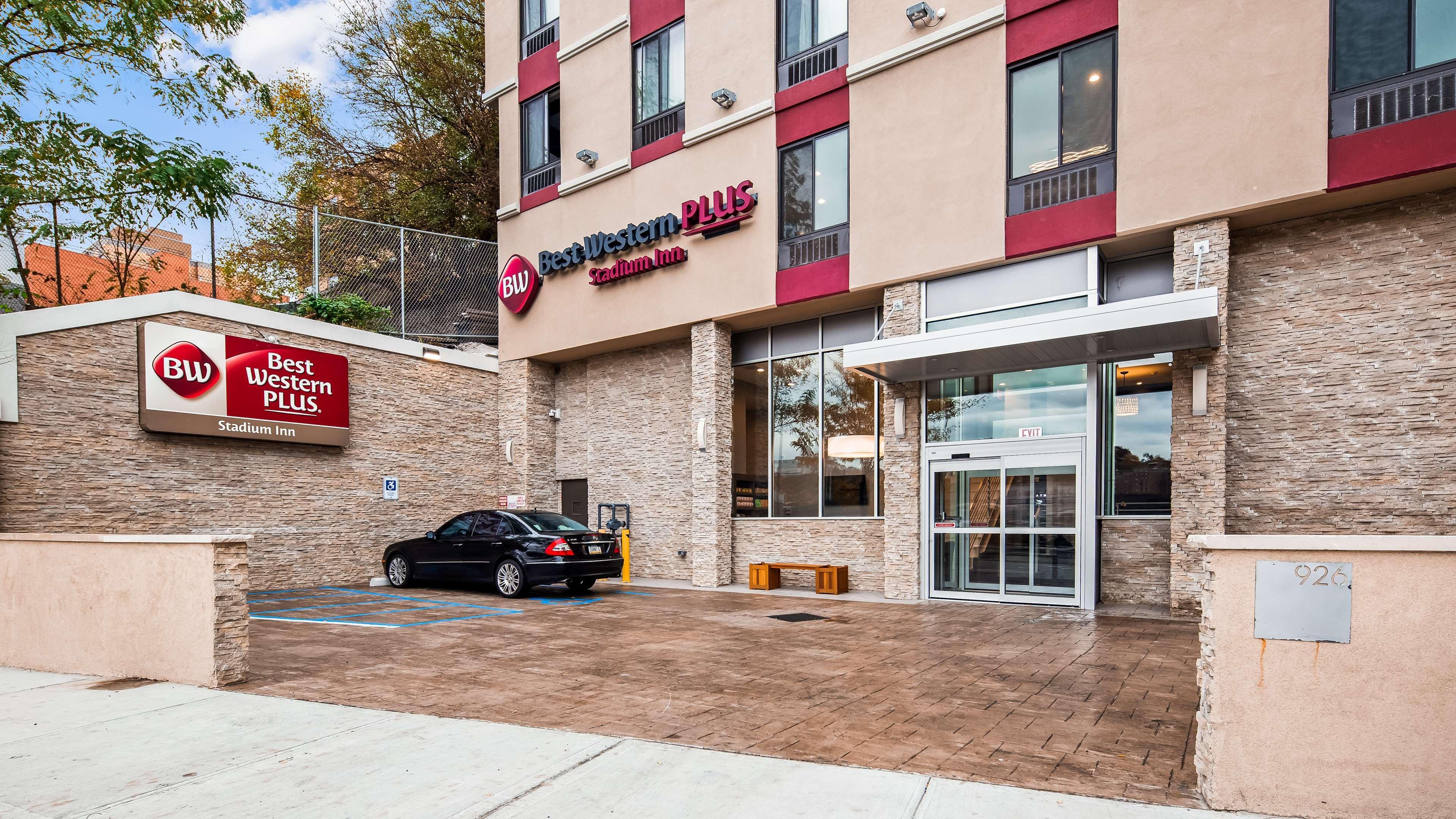 Best Western Plus Stadium Inn Ню Йорк Екстериор снимка